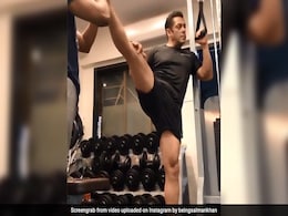 सलमान खान जिम में कर रहे थे एक्सरसाइज, तभी आ गया उनका डॉगी और फिर...देखें Video सलमान खान जिम में कर रहे थे एक्सरसाइज, तभी आ गया उनका डॉगी और फिर...देखें Video