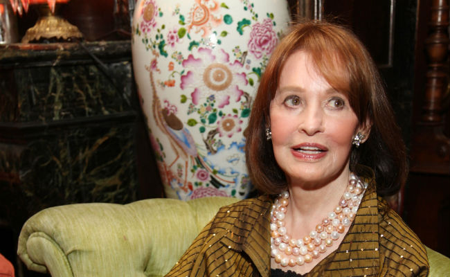 Heiress And Jeans Queen Gloria Vanderbilt Dies At 95