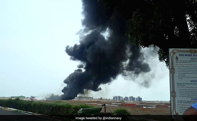 गोवा एयरपोर्ट के पास फाइटर प्लेन के ईंधन की टंकी गिरी, विमानों की आवाजाही कुछ देर के लिए रोकी गई