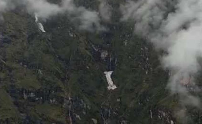 Bad Weather Makes It Difficult To Airlift Bodies From An-32 Crash Site