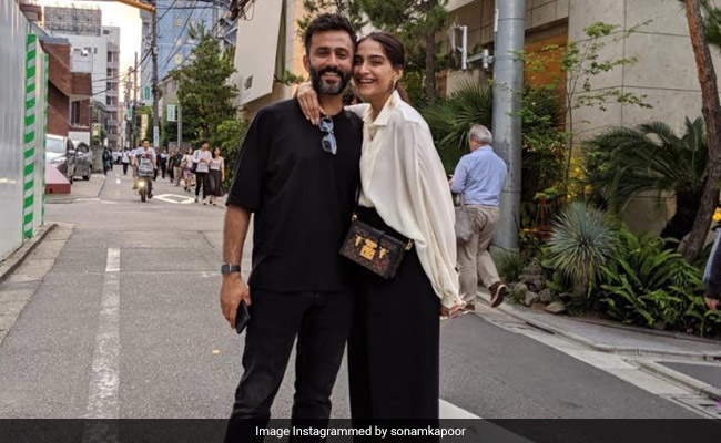 शादी के एक साल बाद हनीमून पर गई ये बॉलीवुड एक्ट्रेस, बताई ये वजह