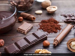 टेस्टी और शुगरी मिठाई की बजाय आपको क्यों खानी चाहिए डार्क चॉकलेट? जानिए Dark Chocolate खाने के 10 अद्भुत कारण टेस्टी और शुगरी मिठाई की बजाय आपको क्यों खानी चाहिए डार्क चॉकलेट? जानिए Dark Chocolate खाने के 10 अद्भुत कारण