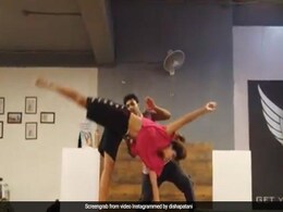 इस बॉलीवुड एक्ट्रेस ने किया परफेक्ट कार्टव्हील, Video देखकर तारीफ करने से खुद को रोक नहीं पाए लोग इस बॉलीवुड एक्ट्रेस ने किया परफेक्ट कार्टव्हील, Video देखकर तारीफ करने से खुद को रोक नहीं पाए लोग