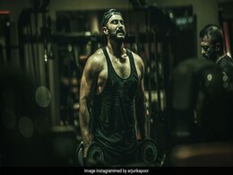 अर्जुन कपूर ने शेयर की जिम की Photo, तो मलाइका अरोड़ा ने किया यह कमेंट... अर्जुन कपूर ने शेयर की जिम की Photo, तो मलाइका अरोड़ा ने किया यह कमेंट...