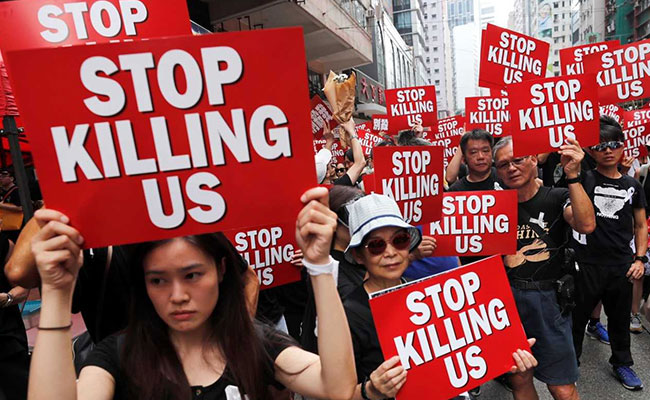 Hong Kong Leader Apologises As Protesters Press Demands For Her To Quit