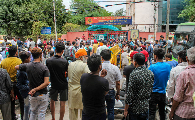 मुखर्जी नगर मामला : ड्राइवर और उसके बेटे की पिटाई के मामले में स्टेटस रिपोर्ट दाखिल