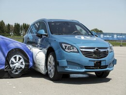 ZF Demonstrates World’s First Pre-Crash External Side Airbag System ZF Demonstrates World’s First Pre-Crash External Side Airbag System