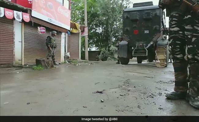जम्मू-कश्मीर में लश्कर-ए-तैयबा के आंतकियों से जुड़े तीन लोग गिरफ्तार, हथियार बरामद
