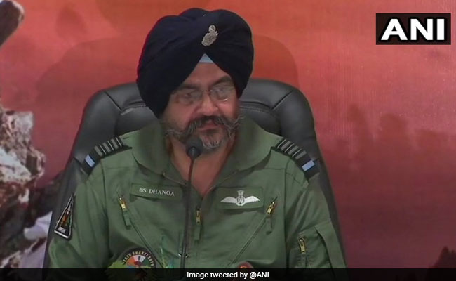 एएन-32 विमान पहाड़ी इलाकों में उड़ान भरना जारी रखेगा, क्योंकि हमारे पास कोई विकल्प नहीं है : वायुसेना प्रमुख बीएस धनोआ