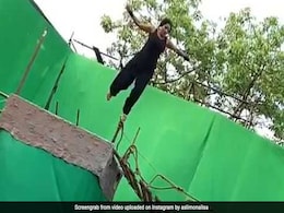 भोजपुरी स्टार मोनालीसा ने लगाई छलांग, Video देख फैंस का कुछ यूं आया रिएक्शन भोजपुरी स्टार मोनालीसा ने लगाई छलांग, Video देख फैंस का कुछ यूं आया रिएक्शन