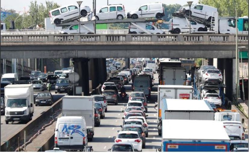 Paris Bans Up To 60% Of Its Cars As Heatwave Worsens Pollution