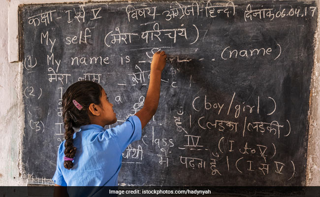 Hindi Diwas: हिंदी दिवस पर अपने WhatsApp और Facebook पर लगाइए ये Status