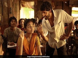 ऋतिक रोशन ने 'सुपर 30' से अपने दो छात्रों से करवाया इंट्रोड्यूस, नया पोस्टर हुआ रिलीज ऋतिक रोशन ने 'सुपर 30' से अपने दो छात्रों से करवाया इंट्रोड्यूस, नया पोस्टर हुआ रिलीज