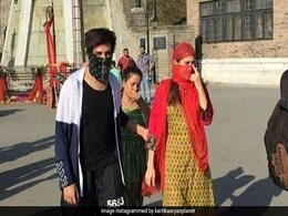 सारा अली खान सोनू के साथ मुंह छुपाए शिमला में घूमती आईं नजर, अब Photo हुईं वायरल सारा अली खान सोनू के साथ मुंह छुपाए शिमला में घूमती आईं नजर, अब Photo हुईं वायरल