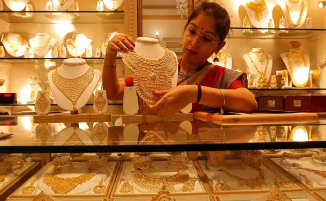 Gold Rate Today: नवरात्रि पर गुड न्यूज, सोना लगातार दूसरे दिन धड़ाम, दिवाली तक और सस्ते होने के आसार