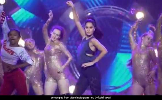 कैटरीना कैफ ने स्टेज पर किया धमाकेदार डांस, देखते ही देखते वायरल हुआ Video