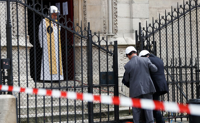 Worshippers In Hard Hats To Attend Notre-Dame's First Mass Since Fire