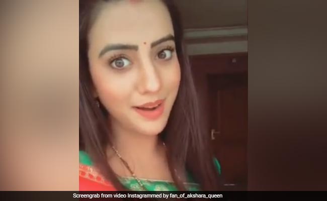 'आंख मारे' गाने पर अपने एक्सप्रेशंस से भोजपुरी एक्ट्रेस ने मचाया धमाल, बार-बार देखा जा रहा है Video