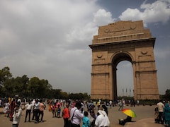 Delhi Air Quality Moderate, Weather Office Predicts Rain With Thunderstorms