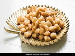 Recipe Video: Enjoy Your Cup Of Evening Tea With Crispy Shakarpara Made With Almonds Recipe Video: Enjoy Your Cup Of Evening Tea With Crispy Shakarpara Made With Almonds