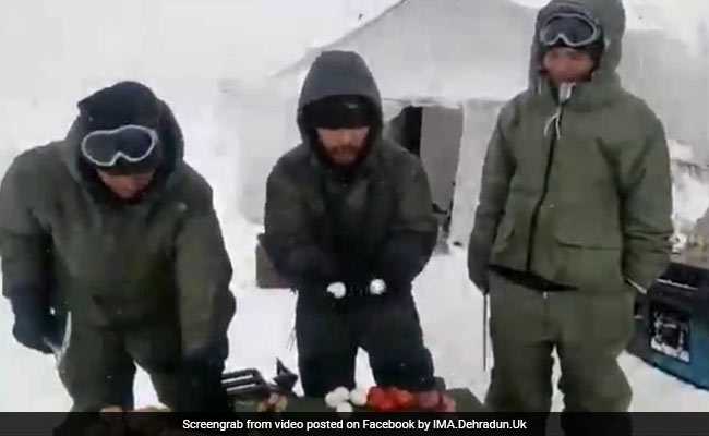 In -60 Degrees Siachen, Eggs Don't Break With Hammer: See Soldiers' Demo