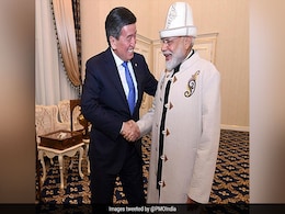 PM Receives Traditional Kyrgyz Hat, Coat As Gifts By President Jeenbekov PM Receives Traditional Kyrgyz Hat, Coat As Gifts By President Jeenbekov