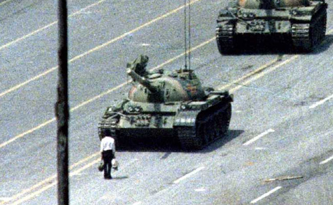 Encantador Volcánico Mucho bien bueno charlie cole tank man hazlo plano