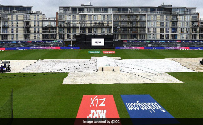 विश्व कप के मैचों में बार-बार बारिश आने से भड़का यह बॉलीवुड एक्टर, लिखा- किस बात का वर्ल्ड कप