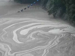 मूसलाधार बारिश के चलते चार दिन से सिक्किम में फंसे 427 पर्यटक सुरक्षित निकाले गए मूसलाधार बारिश के चलते चार दिन से सिक्किम में फंसे 427 पर्यटक सुरक्षित निकाले गए