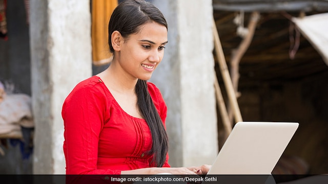 Mental Health: Engaging with people online can help curb loneliness