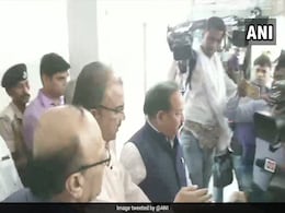 बिहार में नहीं थम रहा 'चमकी' बुखार का कहर, अब तक 100 की मौत, जायजा लेने मुजफ्फरपुर पहुंचे स्वास्थ्य मंत्री हर्षवर्धन बिहार में नहीं थम रहा 'चमकी' बुखार का कहर, अब तक 100 की मौत, जायजा लेने मुजफ्फरपुर पहुंचे स्वास्थ्य मंत्री हर्षवर्धन
