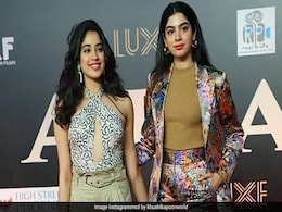 Bharat: अपने शानदार लुक से जाह्नवी कपूर और खुशी कपूर ने 'भारत' के प्रीमियर पर मचाया धमाल, Photo हुई वायरल Bharat: अपने शानदार लुक से जाह्नवी कपूर और खुशी कपूर ने 'भारत' के प्रीमियर पर मचाया धमाल, Photo हुई वायरल