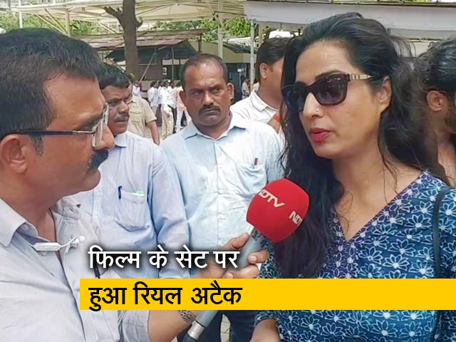 सिटी सेंटर: फिल्म सेट पर शूटिंग के दौरान हमला, महाराष्ट्र सीएम से मिली टीम