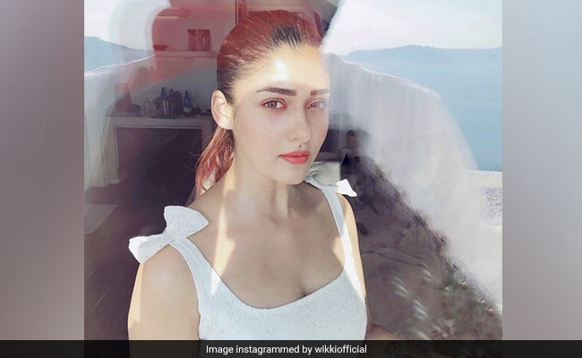 This Pic From Nayanthara And Vignesh Shivn's Greece Vacation Is Trending