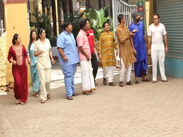 Taarak Mehta ka Ooltah Chashmah: अय्यर ने चुराई दूध की थैलियां, गोकुलधाम सोसायटी में मच गया हंगामा Taarak Mehta ka Ooltah Chashmah: अय्यर ने चुराई दूध की थैलियां, गोकुलधाम सोसायटी में मच गया हंगामा