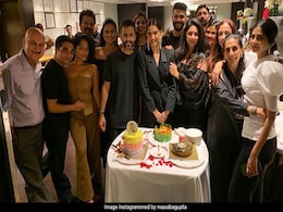 सोनम कपूर ने पति आनंद आहूजा के साथ इस अंदाज में मनाया बर्थडे, Video हुआ वायरल सोनम कपूर ने पति आनंद आहूजा के साथ इस अंदाज में मनाया बर्थडे, Video हुआ वायरल