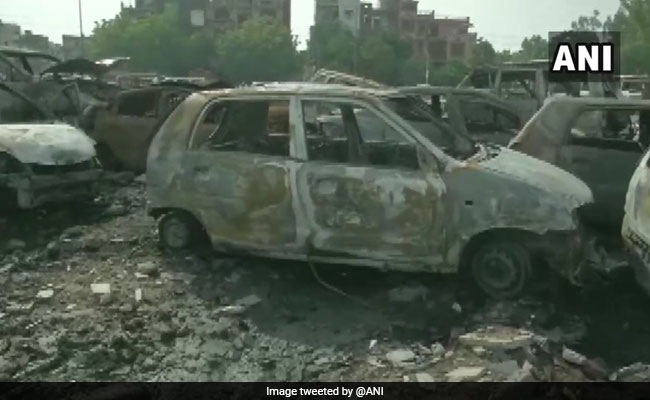 50 Cars Gutted Dumping Ground Fire In Delhi