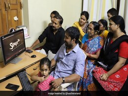Super 30 Trailer: आनंद कुमार ने परिवार संग देखा ऋतिक रोशन का ट्रेलर, बोले- आंखों में आंसू आ गए... Super 30 Trailer: आनंद कुमार ने परिवार संग देखा ऋतिक रोशन का ट्रेलर, बोले- आंखों में आंसू आ गए...