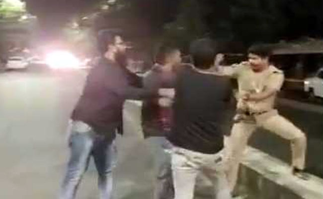 On Video, Policeman Heckled By Four "Drunk" Men On Road In Chennai