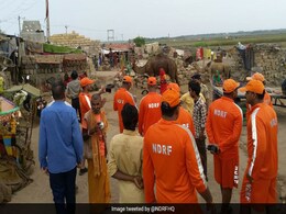 Cyclone Vayu Highlights: Over 3 Lakh People Evacuated In Gujarat, Says Amit Shah Cyclone Vayu Highlights: Over 3 Lakh People Evacuated In Gujarat, Says Amit Shah