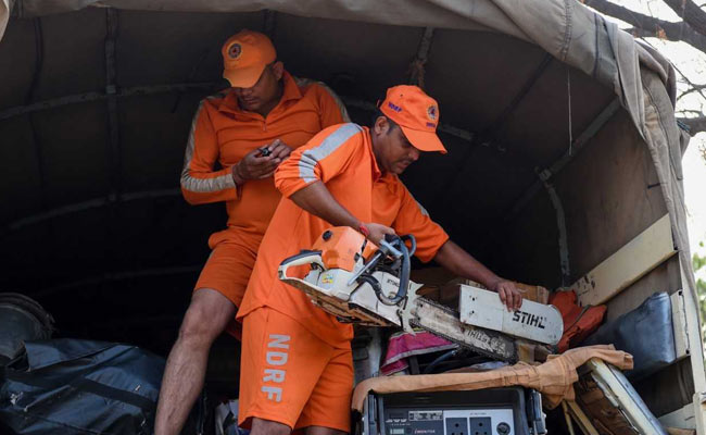 गुजरात तट के करीब चक्रवाती तूफान, 10 बड़ी बातें