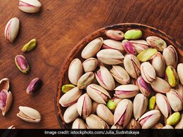 Here's Why Pista Is A Better Choice For Midnight Snacking - Expert Reveals