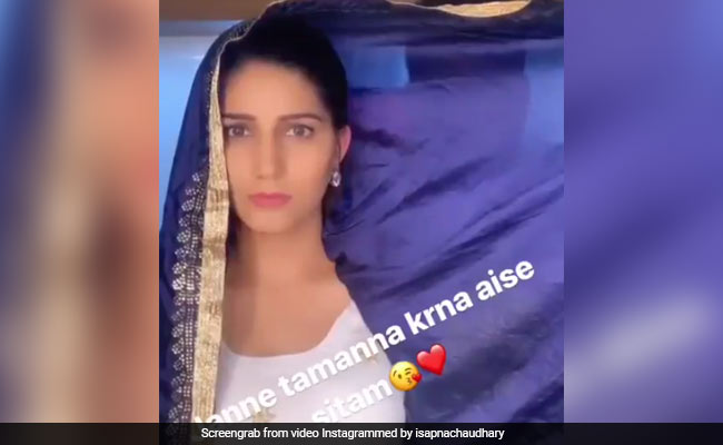 सपना चौधरी ने 'चुनरी चुनरी' सॉन्ग पर दिए धमाकेदार एक्सप्रेशंस, Video ने मचाई धूम