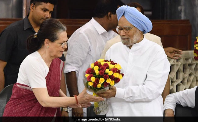 Sonia Gandhi Creates Congress's Consultative Group, Makes Manmohan Singh Chairman