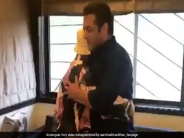 सलमान खान की 'भारत' का बॉक्स ऑफिस पर धमाल तो चीन से मिलने पहुंचा ये अनोखा फैन, देखें Video सलमान खान की 'भारत' का बॉक्स ऑफिस पर धमाल तो चीन से मिलने पहुंचा ये अनोखा फैन, देखें Video