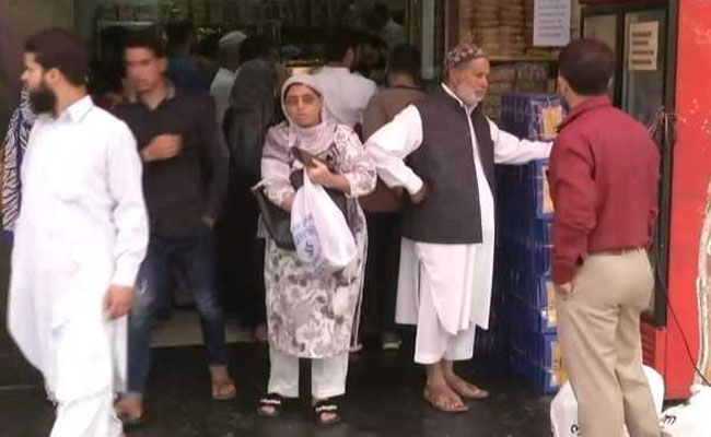 Eid 2019: Kashmiris Drown In Festive Spirit; Markets, Roads Jam-Packed