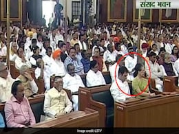 Top 5 News: राष्ट्रपति के अभिभाषण के दौरान फोन में 'व्यस्त' दिखे राहुल गांधी, बंगाल में फिर हिंसा Top 5 News: राष्ट्रपति के अभिभाषण के दौरान फोन में 'व्यस्त' दिखे राहुल गांधी, बंगाल में फिर हिंसा