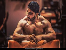 जिम में पसीना बहा रहे अर्जुन कपूर ने दिखाए डोले तो मलाइका अरोड़ा ने कर डाला ये कमेंट जिम में पसीना बहा रहे अर्जुन कपूर ने दिखाए डोले तो मलाइका अरोड़ा ने कर डाला ये कमेंट