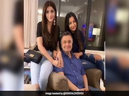 बॉलीवुड एक्टर ऋषि कपूर से मिलने पहुंचीं पाकिस्तानी एक्ट्रेस, Photo हुई वायरल बॉलीवुड एक्टर ऋषि कपूर से मिलने पहुंचीं पाकिस्तानी एक्ट्रेस, Photo हुई वायरल