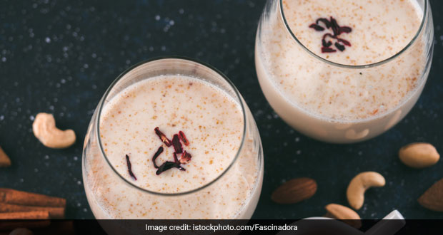 Eid-Ul-Fitr 2019: बॉलीवुड के साथ सिंगिंग की दुनिया के कलाकारों ने इस अंदाज में दी सबको ईद की बधाई